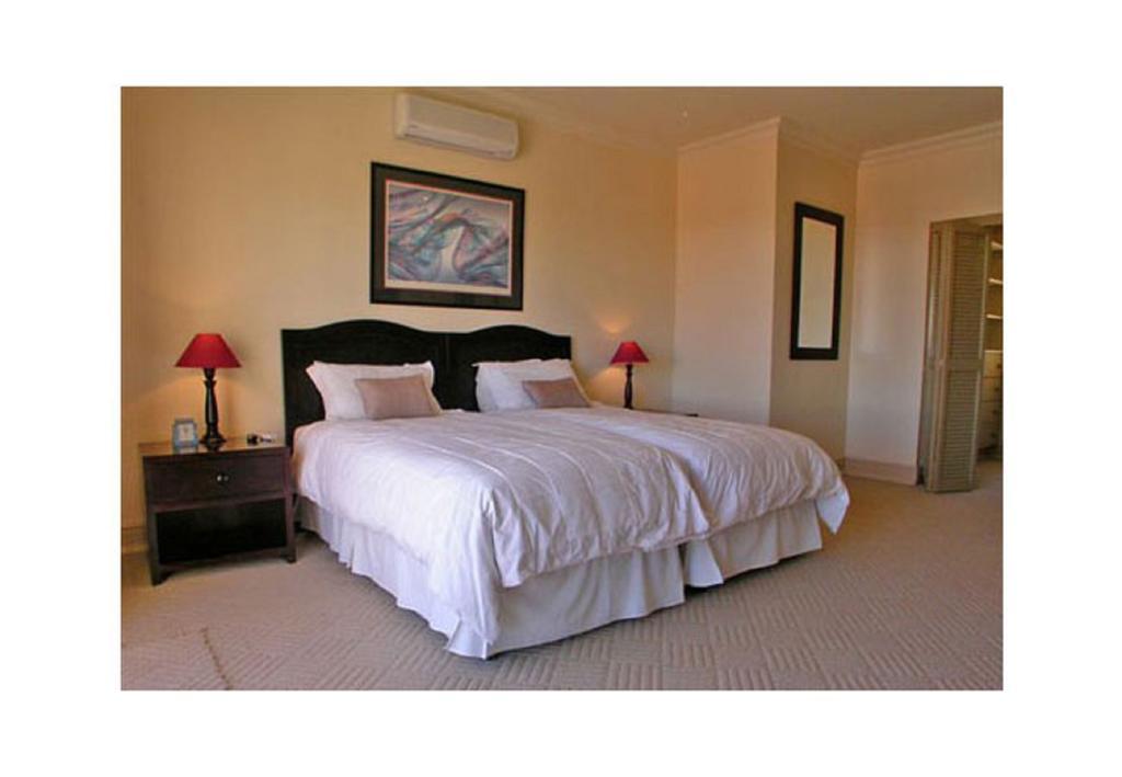 Beachside Villa & Penthouse Cape Town Room photo